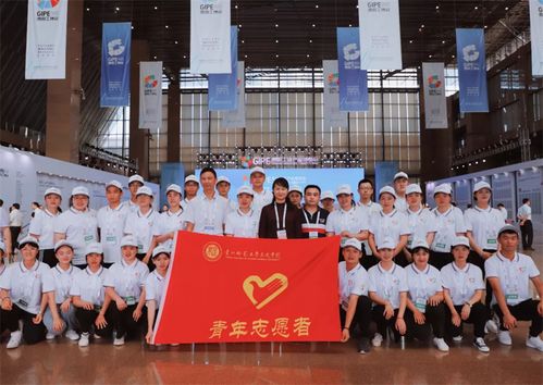 求是學(xué)院志愿者助力貴陽(yáng)工業(yè)產(chǎn)品博覽會(huì)，展現(xiàn)專(zhuān)業(yè)服務(wù)風(fēng)采